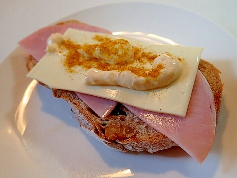 タルタル/カレーで　ハムとチーズのフランスパン